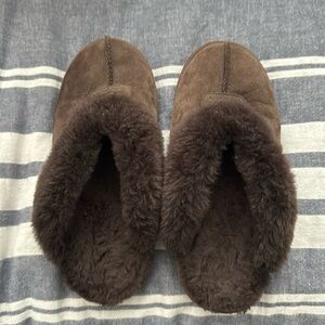 Ugg Brand slippers. Gently worn. Brown size 7